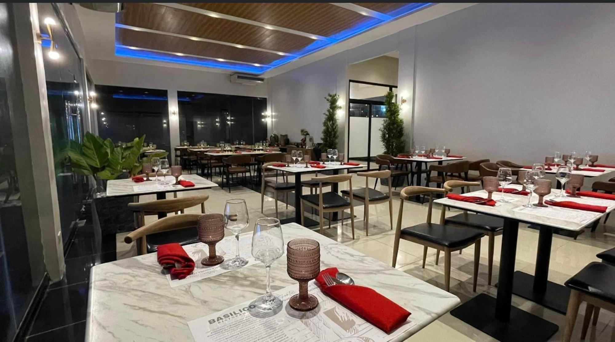 Luisita Central Park Hotel Tarlac City Eksteriør billede